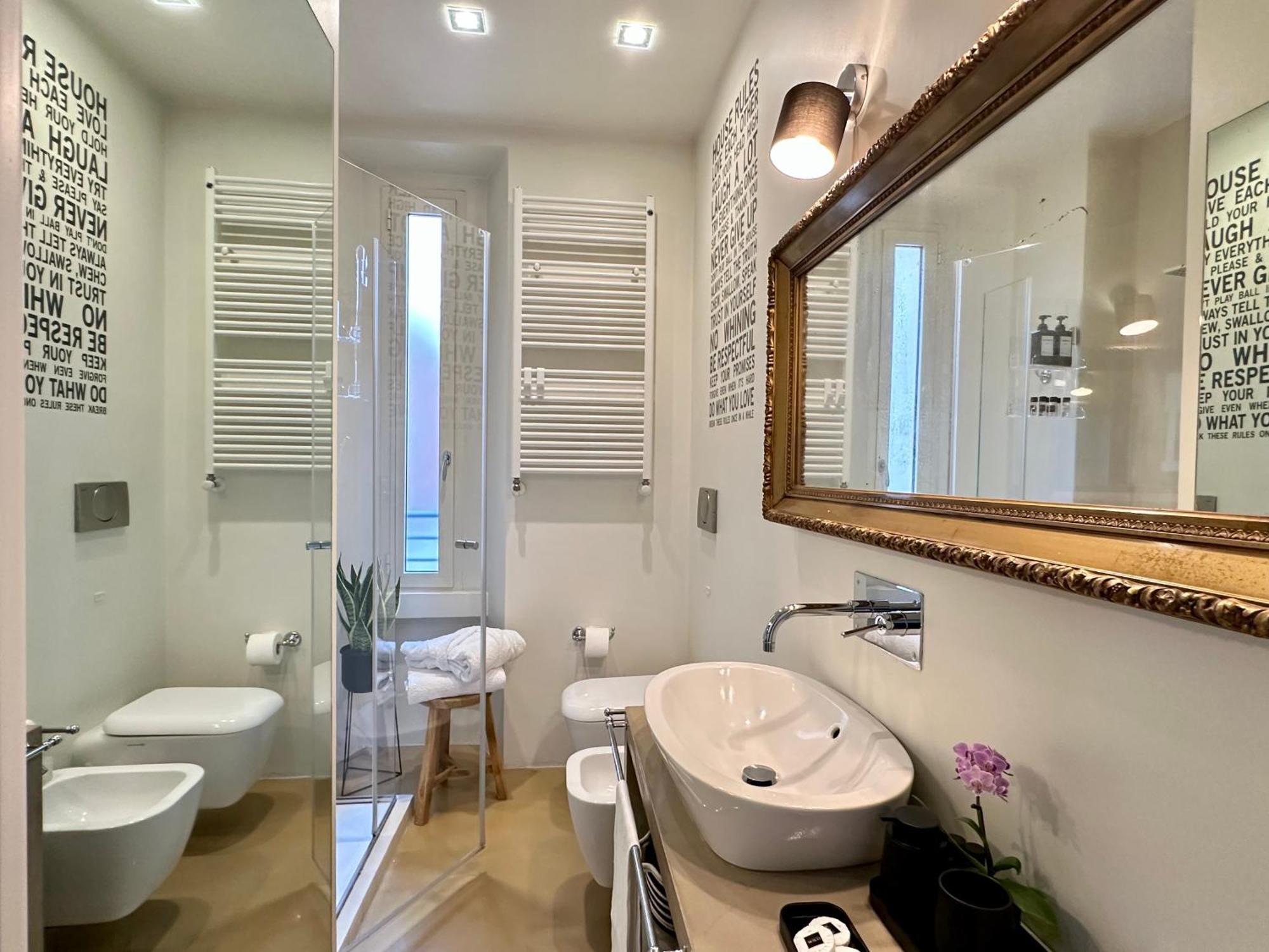 Lily Pads -Elegant Apartment- In The City Center Milánó Kültér fotó